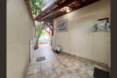 18_photo/94ce2049dd.72b299ddc7bc3168-ATLAS-b363545d-6d86-4ebf-9a4e-482bf15af891.jpg de casa à venda com 3 quartos, 180m² em Vilamar, Praia Grande