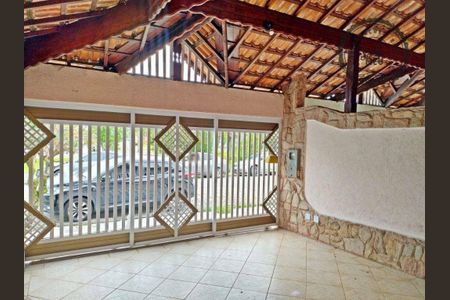 20_photo/94ce204c39.42565445b8a1e2a1-ATLAS-7e361485-8632-45df-8d63-ad3dcf0a4586.jpg de casa à venda com 3 quartos, 100m² em Vilamar, Praia Grande