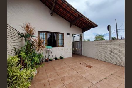 2_photo/94ce204c4f.f7fe6dbefd3a263e-ATLAS-14d6c21c-7097-4c11-952f-95f5808ce438.jpg de casa à venda com 3 quartos, 148m² em Vilamar, Praia Grande