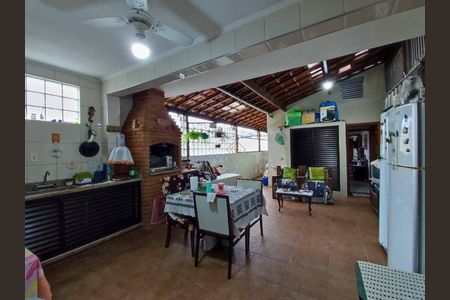 5_photo/94ce204c4f.f7fe6dbefd3a263e-ATLAS-8f98a0e0-a394-4088-bb30-26da6061bc43.jpg de casa à venda com 3 quartos, 148m² em Vilamar, Praia Grande