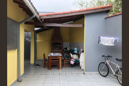 17_photo/94ce20cff1.7cc5f6eb30674ee3-ATLAS-bd53f8f7-757e-4dc7-8fca-6c4e6172ec04.jpg de casa à venda com 3 quartos, 120m² em Solemar, Praia Grande