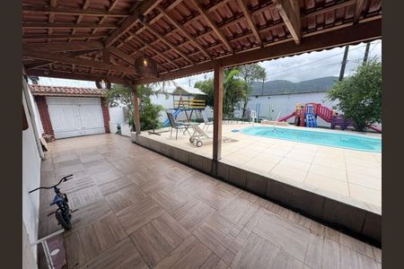 4_photo/94ce20e455.8a89dcb0f3fd7f25-ATLAS-3b686eda-b62c-46c9-a5d4-b567ab5c0f46.jpg de casa à venda com 2 quartos, 103m² em Real, Praia Grande