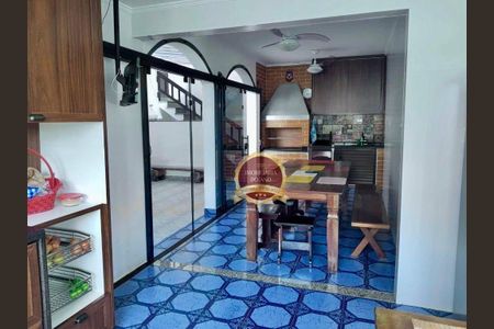 11_photo/94ce20e8b5.821bca6a381fcd78-ATLAS-6c1da5b3-7cfe-4616-b47e-5df897784fcd.jpg de casa à venda com 3 quartos, 332m² em Balneario Flórida, Praia Grande