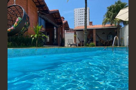 10_photo/94ce20e8cb.ee31d1fd9df23408-ATLAS-486143cd-b77d-431c-9afa-4986c80e661c.jpg de casa à venda com 3 quartos, 220m² em Balneario Flórida, Praia Grande