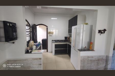 2_photo/94ce20eff5.a15f321e408d66f6-ATLAS-8a124ba0-e10a-4756-8959-7f027d2ee3e8.jpg de casa à venda com 4 quartos, 187m² em Balneario Flórida, Praia Grande