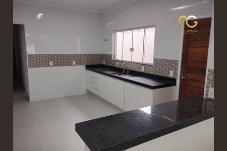 4_photo/94ce20facd.cd7643520c7b3c95-ATLAS-23f0a7a2-29fc-41bc-9dee-2161180d2f45.jpg de casa à venda com 2 quartos, 75m² em Real, Praia Grande