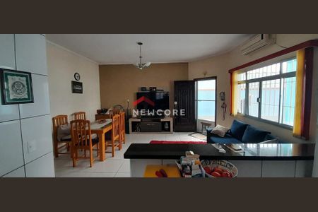 28_photo/94ce20fced.242163829a78200a-ATLAS-52d42041-addf-4fe2-bc0e-3cc46d2bf974.jpg de casa à venda com 2 quartos, 91m² em Princesa, Praia Grande