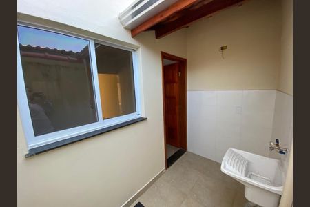 8_photo/94ce21b857.aafc750051720c32-ATLAS-b77a67e0-7968-4dce-a6fc-542c792b1d21.jpg de casa à venda com 2 quartos, 65m² em Jardim Melvi, Praia Grande