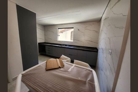 5_photo/94ce21b8f5.9013666ea224691e-ATLAS-a367faf7-7aad-46e2-b3d1-b3be94e34d24.jpg de casa à venda com 2 quartos, 85m² em Jardim Melvi, Praia Grande