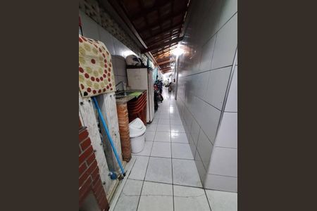 18_photo/94ce21c855.f7fe6dbefd3a263e-ATLAS-24f7064b-9119-424d-8e5b-74160cb0afa9.jpg de casa à venda com 1 quarto, 60m² em Jardim Melvi, Praia Grande