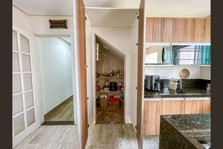 8_photo/94ce21c8f9.db01357aa49deb94-ATLAS-4a95a2de-12d4-4e99-83fe-3df9af57c05a.jpg de casa à venda com 3 quartos, 451m² em Jardim Melvi, Praia Grande