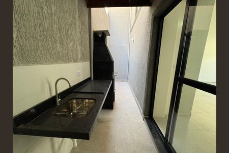 2_photo/94ce21c959.0210c5b62ae43027-ATLAS-08e05245-42e7-4b1d-9e24-d7937bcb3953.jpg de casa à venda com 2 quartos, 66m² em Jardim Melvi, Praia Grande