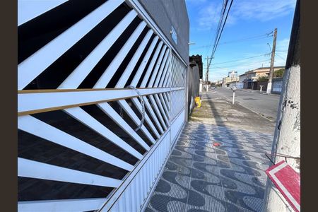 2_photo/94ce21cbf1.dd63bef89a0f751f-ATLAS-1531f9c8-9507-4e39-98b2-8a54e4fc4c99.jpg de casa à venda com 2 quartos, 72m² em Jardim Melvi, Praia Grande