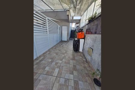 8_photo/94ce21d6cb.6b0fa4f8bae7b682-ATLAS-d06a5cc2-267f-49d2-b8a2-d53d1579886a.jpg de casa à venda com 2 quartos, 46m² em Jardim Samambaia, Praia Grande