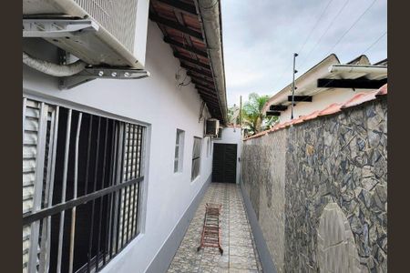 37_photo/94ce2736cb.61bdc0c06b760ac2-ATLAS-b024c7b1-cdbc-4fbc-bb3a-ac878cc55a9f.jpg de casa à venda com 3 quartos, 230m² em Solemar, Praia Grande