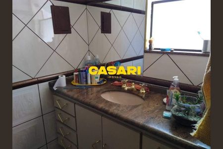 2_photo/94ce421cd5.1ec89c7cbdfc8b9a-ATLAS-06529ed2-0113-4df0-9d23-108046dab95d.jpg de casa à venda com 3 quartos, 182m² em Jardim Las Vegas, Santo André