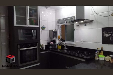 4_photo/94ce4259a3.c4a86b3c211625c7-ATLAS-c4e29455-9c8d-4f39-a86a-63e1a2145a27.jpg de casa de condomínio à venda com 3 quartos, 130m² em Vila Scarpelli, Santo André