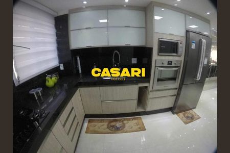 8_photo/94ce428693.eef4f4a4e298656e-ATLAS-d6b58b03-7d0d-493d-bc60-ca59bf7c1440.jpg de apartamento à venda com 3 quartos, 130m² em Centro, Santo André