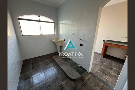 12_photo/94ce42b2f7.4f48e483d4bcdc3b-ATLAS-323f75b2-7917-4285-91c0-660442ee05c8.jpg de casa para alugar com 4 quartos, 320m² em Vila Camilópolis, Santo André