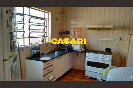 6_photo/94ce42fa55.b8a9f91cb517b5ed-ATLAS-4aeb3a2d-0db3-4775-b9c1-96b081c467e6.jpg de casa à venda com 3 quartos, 163m² em Vila Valparaíso, Santo André