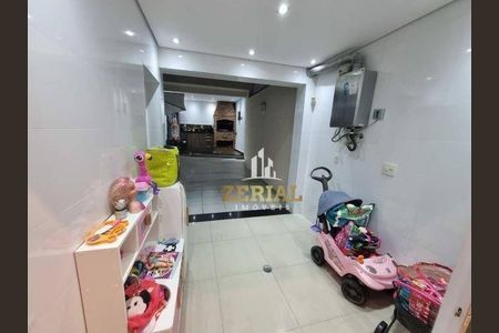 11_photo/94ce432a57.2a2a0809f48498fb-ATLAS-913a3a9e-d27b-480e-aa44-5fc48ec463e1.jpg de casa à venda com 3 quartos, 240m² em Santa Maria, São Caetano do Sul