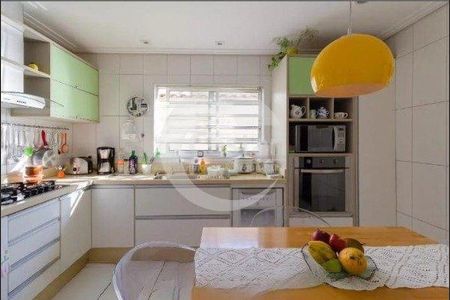 11_photo/94ce537ee1.04c16ff0d284adb7-ATLAS-e79c855d-0ad8-4fe4-b98e-07ec82fbf198.jpg de casa à venda com 3 quartos, 250m² em Pirajussara, Taboão da Serra