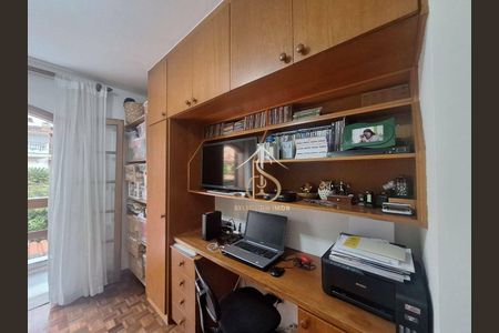 4_photo/94ce53ef6b.7e2ea02b9085bf9d-ATLAS-0cb5dae6-3594-4d01-9fe0-7973b983102e.jpg de casa à venda com 4 quartos, 205m² em Chacara Nossa Senhora do Bom Conselho, São Paulo