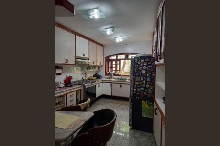 7_photo/94ce540f3f.7a37549eceeba21f-ATLAS-9727fb87-f8c9-4e69-8847-46f23efec654.jpg de casa à venda com 4 quartos, 329m² em Jardim Roni, São Paulo