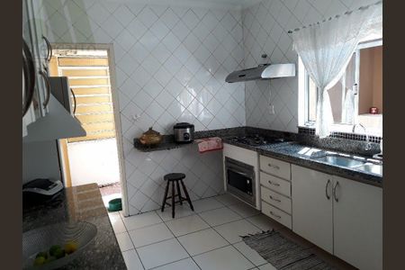 3_photo/94ce542f4f.c54b499e30a4c429-ATLAS-cb0dbd3a-79ce-4eda-9229-c4ed5191f71e.jpg de casa à venda com 3 quartos, 227m² em Jardim Celeste, São Paulo