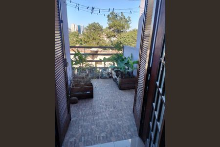 3_photo/94ce54370f.85bd9762b735a316-ATLAS-991dddcb-e1d3-435e-9b9c-12800b1fea0e.jpg de casa à venda com 3 quartos, 110m² em Jardim Santa Rosa, Taboão da Serra