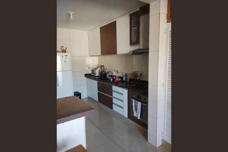 4_photo/94ce54370f.85bd9762b735a316-ATLAS-ab7d16b6-10d1-499c-aff5-b2ea8cf3d97d.jpg de casa à venda com 3 quartos, 110m² em Jardim Santa Rosa, Taboão da Serra