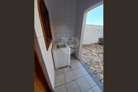 8_photo/94ce543bc7.f2c8c659ffa0a6bc-ATLAS-2d06c712-46f2-4550-836e-7128fdd31e96.jpg de casa à venda com 3 quartos, 106m² em Parque Assuncao, Taboão da Serra