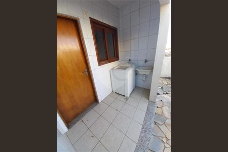 6_photo/94ce543bc7.f2c8c659ffa0a6bc-ATLAS-e78a4bca-8a1f-428e-bfc5-5c2ac68cfad2.jpg de casa à venda com 3 quartos, 106m² em Parque Assuncao, Taboão da Serra