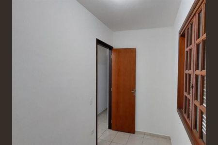 10_photo/94ce54542f.d41ccc6539b5b4b0-ATLAS-dcf5a351-7bee-4b4c-b00d-46e6fff85f2a.jpg de casa à venda com 3 quartos, 187m² em Parque das Cigarreiras, Taboão da Serra