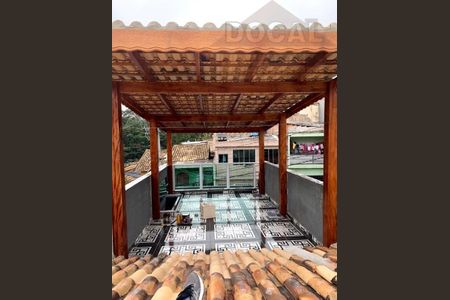 3_photo/94ce5459d9.732b7fd8aaa5f07d-ATLAS-8c703376-c0fe-4e7c-a618-e84ab5d49534.jpg de casa à venda com 2 quartos, 80m² em Jardim Mirna, Taboão da Serra