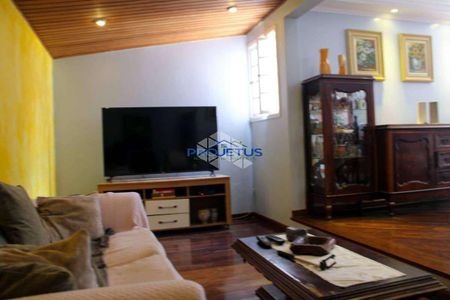 6_photo/94ce545d63.0abb473e952761da-ATLAS-7cdba65e-7ad3-4c11-84af-25a2bbcdec00.jpg de casa à venda com 4 quartos, 212m² em Parque Industrial das Oliveiras, Taboão da Serra