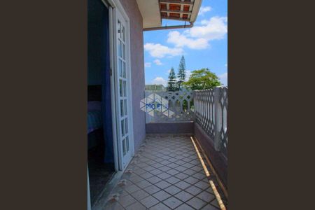 1_photo/94ce545d63.0abb473e952761da-ATLAS-82903e83-2180-4ff8-9ca3-2fc5ebf0849c.jpg de casa à venda com 4 quartos, 212m² em Parque Industrial das Oliveiras, Taboão da Serra