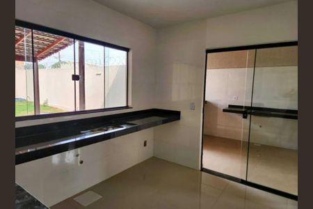 5_photo/94ce546119.2f15d505e37c7ac5-ATLAS-2fa3280d-1d0d-4c76-a278-e6b30703d888.jpg de casa à venda com 3 quartos, 187m² em Parque Pinheiros, Taboão da Serra