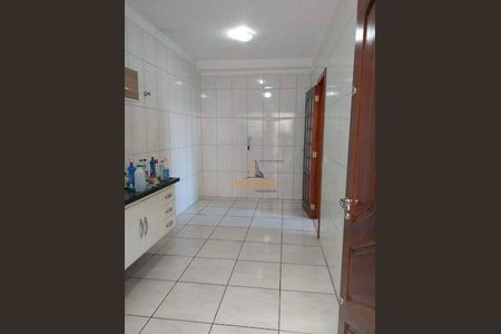 6_photo/94ce5461c3.adea7a1cd79bc600-ATLAS-313e4cc9-5ab7-45ca-88e4-20b91ba5421f.jpg de casa à venda com 3 quartos, 130m² em Parque Pinheiros, Taboão da Serra