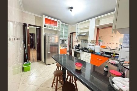 5_photo/94ce5464a5.5e2511c6536d59b0-ATLAS-1c82a01f-e578-48d2-a261-a66740ab83c0.jpg de casa à venda com 3 quartos, 180m² em Parque Pinheiros, Taboão da Serra