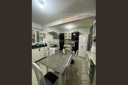 6_photo/94ce5471b1.f5994e8b2021a887-ATLAS-e21a3f51-e6da-4bbc-a7a0-ea7361c4e67d.jpg de casa à venda com 4 quartos, 190m² em Parque Maraba, Taboão da Serra