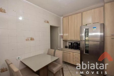 12_photo/94ce54726b.24a317c22631bef5-ATLAS-3fa30341-3bb3-41d0-9b6a-957f4e1d2f7e.jpg de casa à venda com 4 quartos, 216m² em Jardim Oliveiras, Taboão da Serra