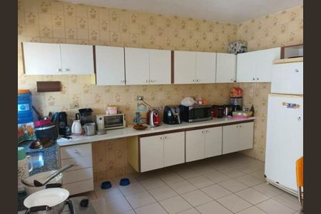 6_photo/94ce5484b9.bb2cfda027800a9a-ATLAS-1f2ef84d-9e4d-4ff5-9c3d-713f9f466a46.jpg de casa à venda com 5 quartos, 160m² em Jardim Sao Salvador, Taboão da Serra