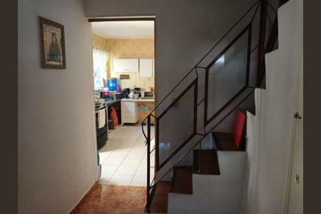 8_photo/94ce5484b9.bb2cfda027800a9a-ATLAS-c01eb5cc-a945-452e-8e4e-4bada3bb76c1.jpg de casa à venda com 5 quartos, 160m² em Jardim Sao Salvador, Taboão da Serra