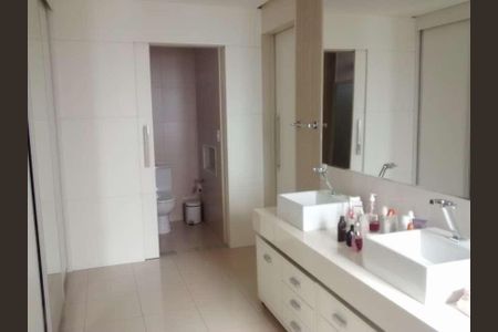 4_photo/94ce54887d.6d966f5fb5582f4e-ATLAS-9356ce1e-9a86-4a8c-9112-83e5b7fbb61f.jpg de casa à venda com 3 quartos, 145m² em Jardim Record, Taboão da Serra