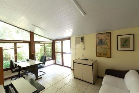 10_photo/94ce54c2b7.08798e92c4495a9b-ATLAS-da2fb8a2-3404-4b11-bc9a-61dc9153f6de.jpg de casa à venda com 3 quartos, 600m² em Condomínio Iolanda, Taboão da Serra