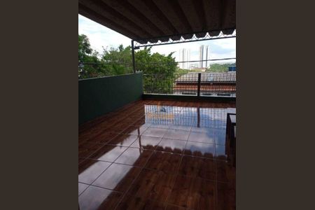 8_photo/94ce54cb53.04a823dc9d4d949a-ATLAS-62afb5dd-0c2f-4d00-b4c4-7d689e792d47.jpg de casa à venda com 3 quartos, 170m² em Jardim Vista Alegre, Embu das Artes