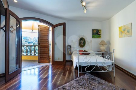 2_photo/94ce54d8d7.4909862b8c1c38b1-ATLAS-cd025799-2dcc-4e25-b219-8e5fceb963c0.jpg de casa à venda com 6 quartos, 450m² em Condomínio Iolanda, Taboão da Serra