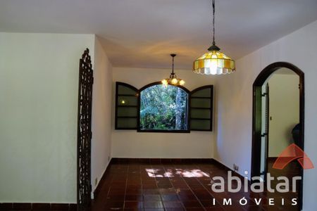 4_photo/94ce54d8e3.61df383ebc62b81a-ATLAS-3830eb3f-6b48-44de-849a-6eaebac5a263.jpg de casa à venda com 4 quartos, 2500m² em Jardim Novo Embu, Embu das Artes