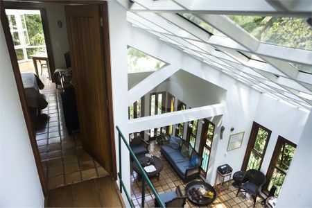 4_photo/94ce54d913.46ae6cbe0761d4fa-ATLAS-0edecda2-d57f-40f3-b0f2-becc9e702091.jpg de casa à venda com 3 quartos, 350m² em Gramado, Embu das Artes